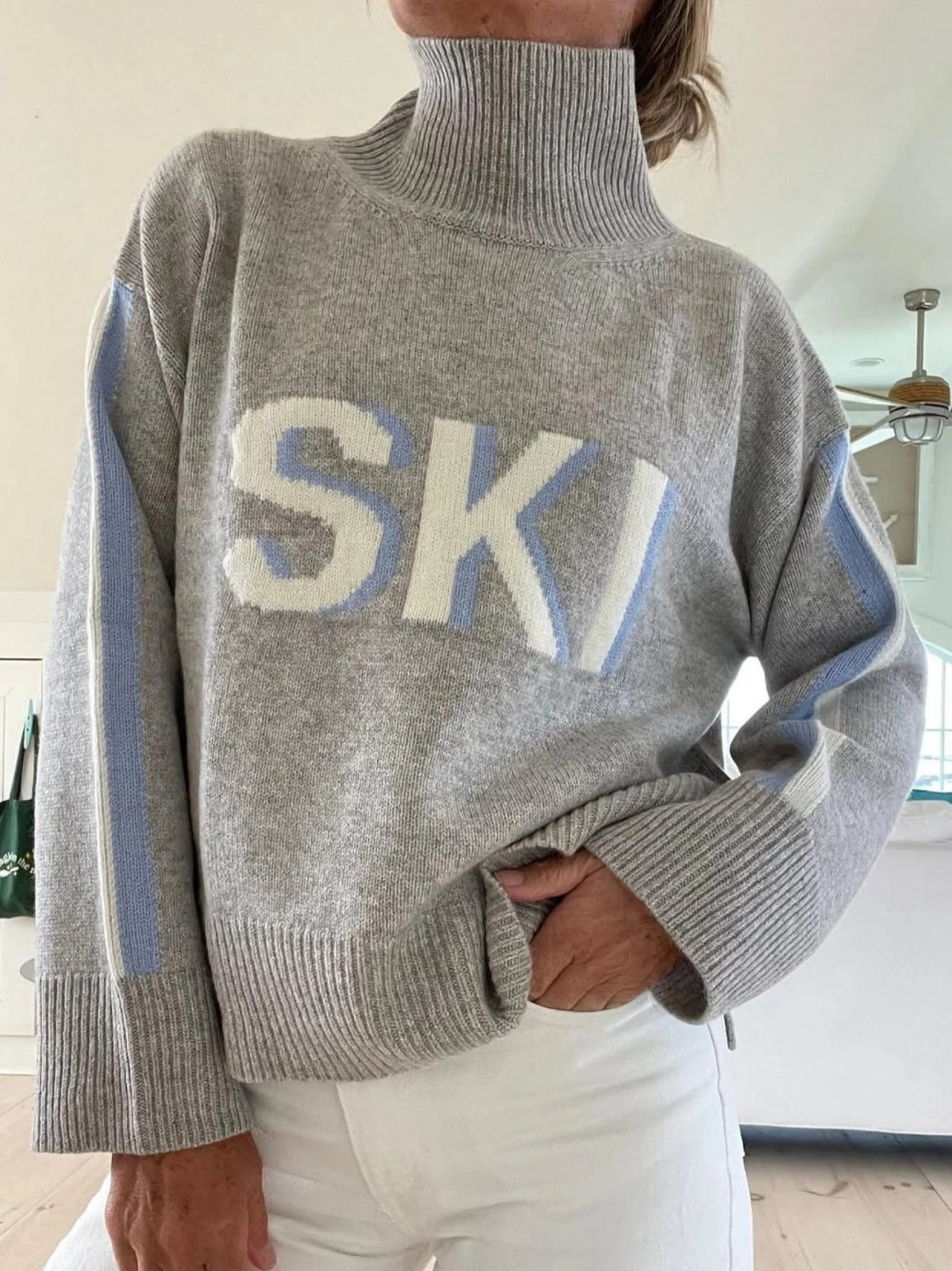 Mia - Retro Turtleneck Sweater